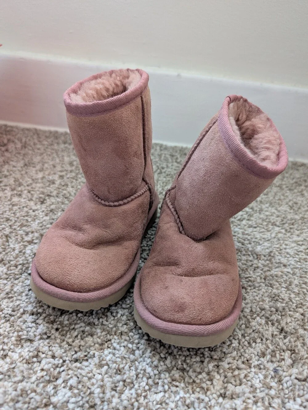 Girl Pink UGG Classic Short Suede Winter Boots - Dusty Rose Sz 10 Youth